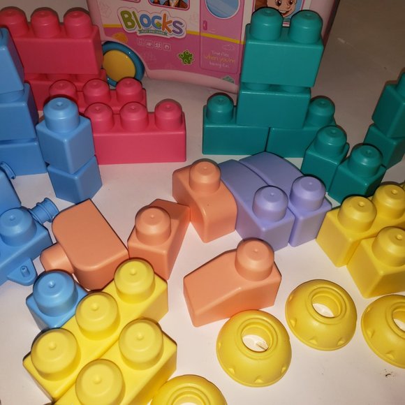 New 35pc Blocks Pull Wagon - Picture 11 of 15